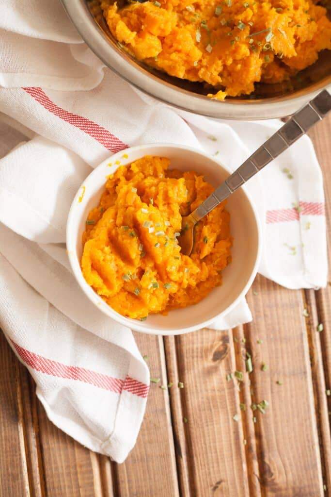 Enjoy your sweet potatoes sans marshmallows and brown sugar with these savory mashed sweet potatoes, you might be surprised that you like their mildly sweet flavor, from callmebetty.com