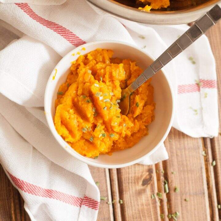 Enjoy your sweet potatoes sans marshmallows and brown sugar with these savory mashed sweet potatoes, you might be surprised that you like their mildly sweet flavor, from callmebetty.com