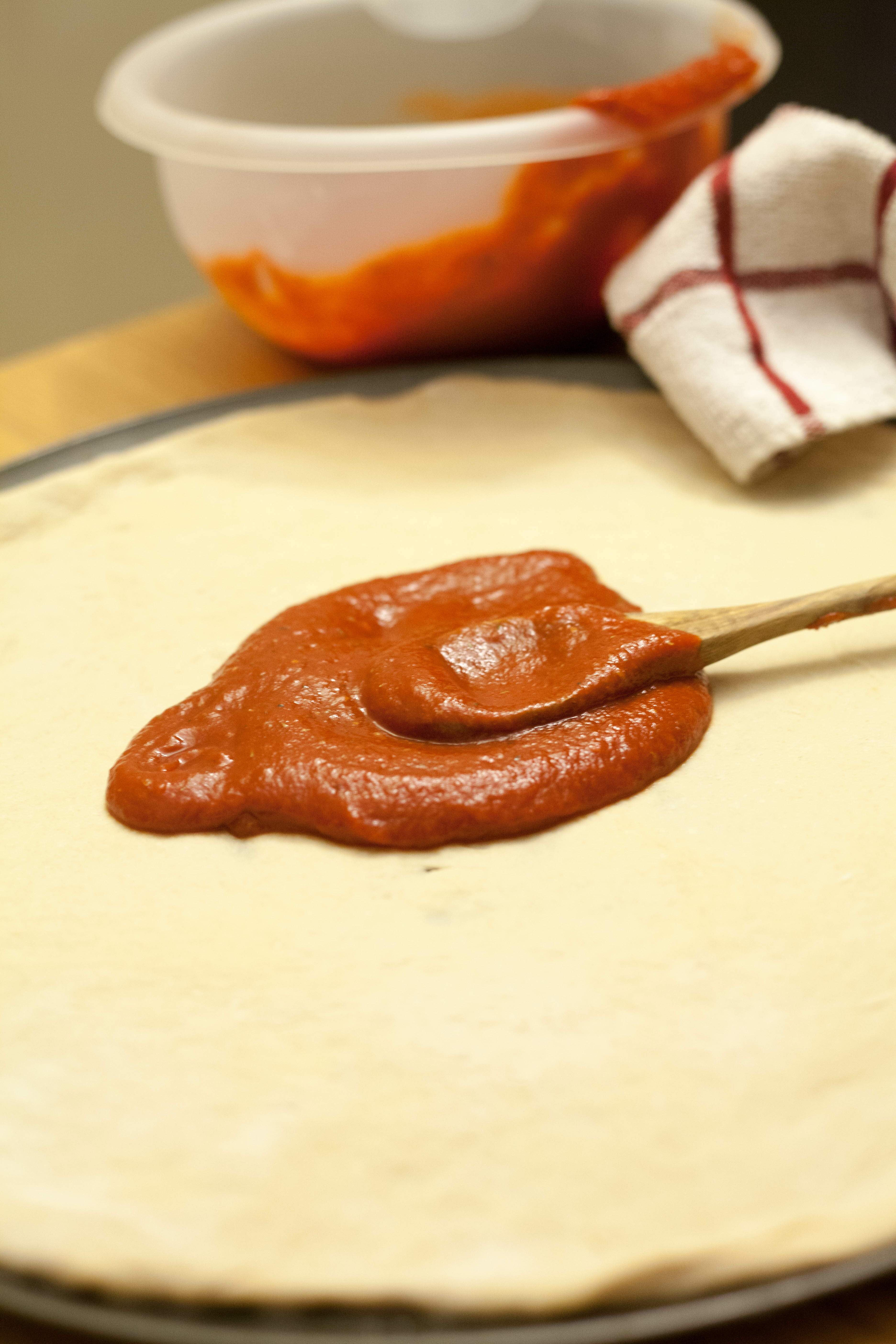 Fast and Easy No Cook Pizza Sauce callmebetty.com