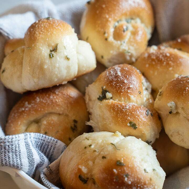 Buttery garlic knots